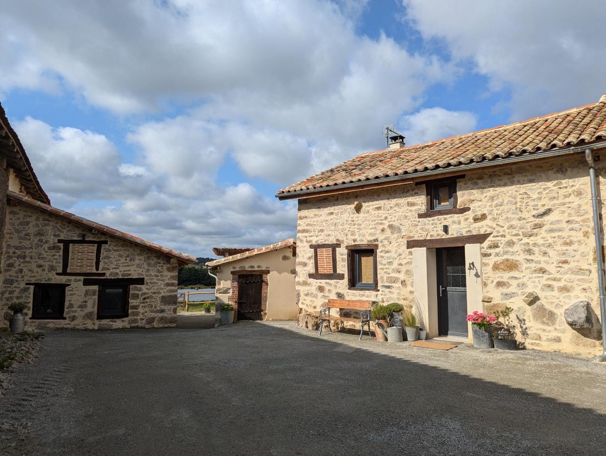Gite A L'Ombre Des Magnolias Lesterps Exterior foto