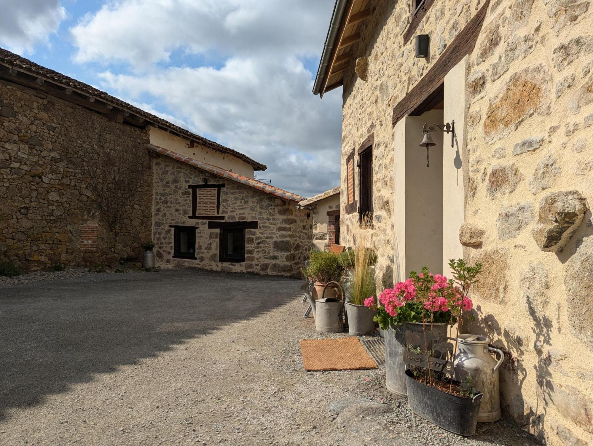 Gite A L'Ombre Des Magnolias Lesterps Exterior foto